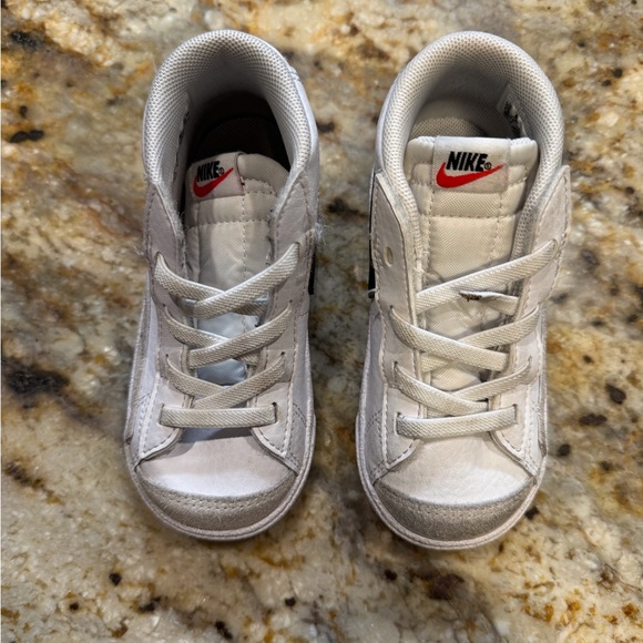 Toddler Nike shoes size 8 - Picture 1 of 3